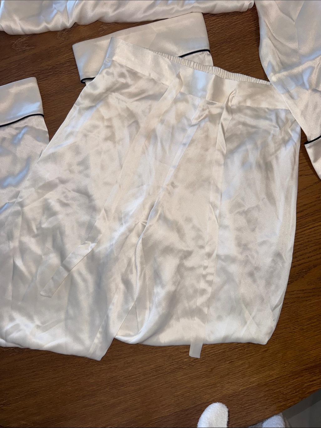 Olivia Von Halle White Wide-Leg Satin Pajama Pants With Black Piping — image 7 of 8
